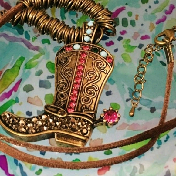 Boho Cowboy boot Necklace - Picture 4 of 4